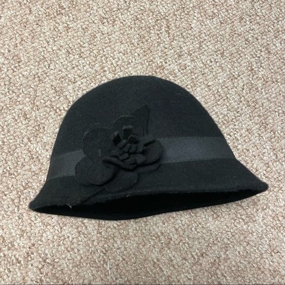 Old Navy Wool Felt Cloche - Picture 4 of 5